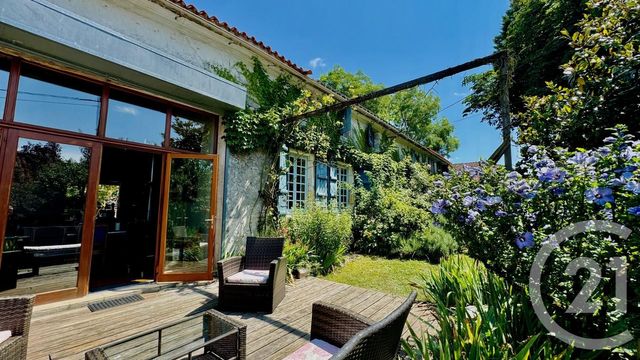 Afficher la photo en grand maison à vendre - 10 pièces - 253.87 m2 - CHERAC - 17 - POITOU-CHARENTES - Century 21 Agence De L'Europe