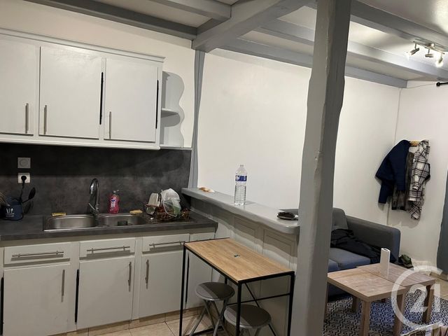 Appartement à louer - 2 pièces - 27.0 m2 - SAINTES - 17 - POITOU-CHARENTES - Century 21 Agence De L'Europe