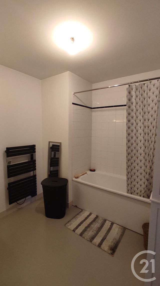 Appartement F3 à vendre - 3 pièces - 66.27 m2 - SAINTES - 17 - POITOU-CHARENTES - Century 21 Agence De L'Europe