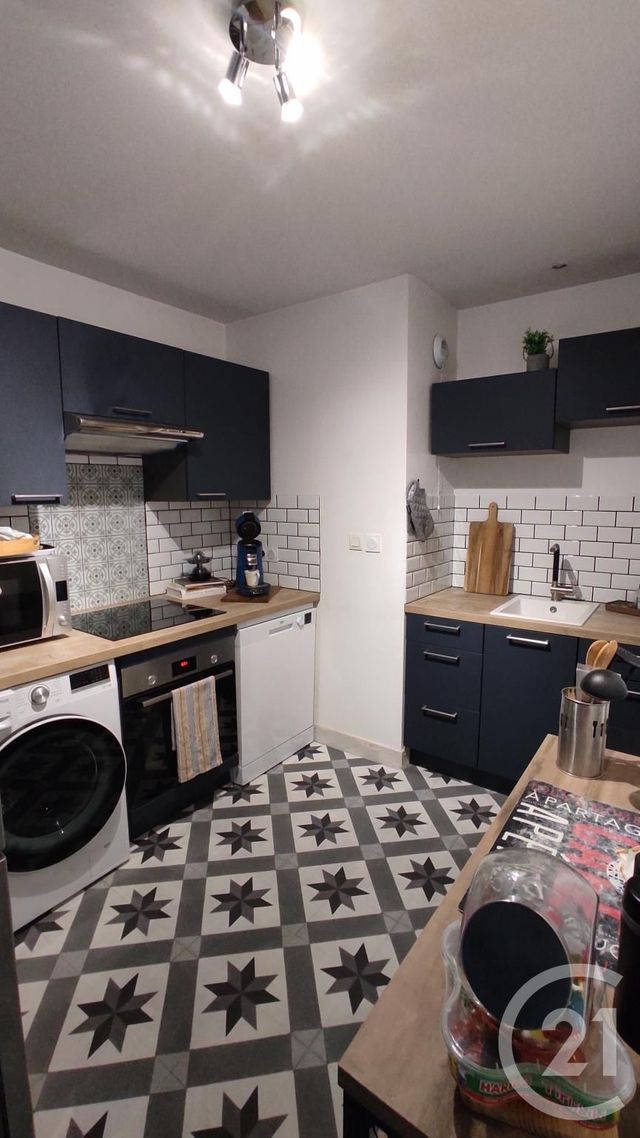 Appartement F3 à vendre - 3 pièces - 66.27 m2 - SAINTES - 17 - POITOU-CHARENTES - Century 21 Agence De L'Europe