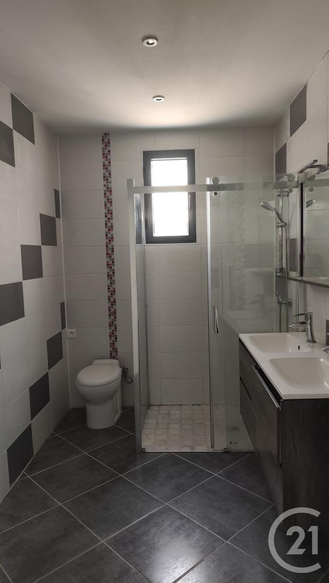 maison à vendre - 5 pièces - 80.7 m2 - SAINTES - 17 - POITOU-CHARENTES - Century 21 Agence De L'Europe