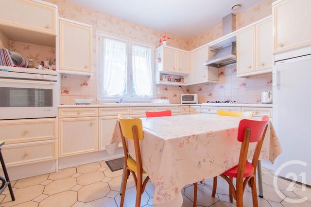 maison à vendre - 5 pièces - 117.52 m2 - SAINTES - 17 - POITOU-CHARENTES - Century 21 Agence De L'Europe