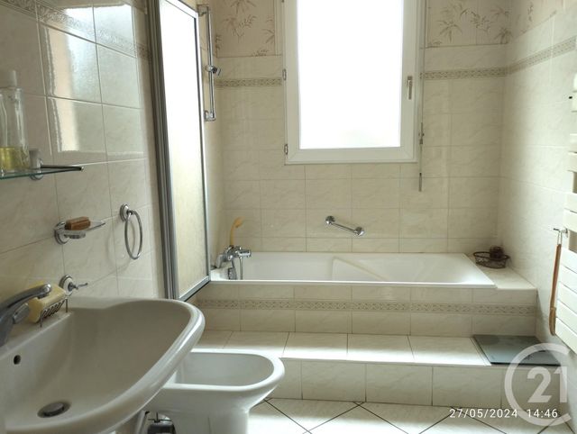 maison à vendre - 5 pièces - 117.52 m2 - SAINTES - 17 - POITOU-CHARENTES - Century 21 Agence De L'Europe