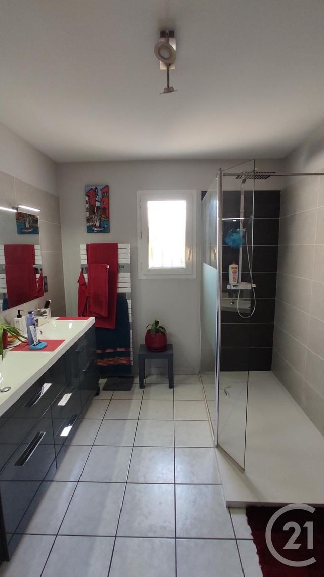 maison à vendre - 4 pièces - 119.6 m2 - SAINTES - 17 - POITOU-CHARENTES - Century 21 Agence De L'Europe