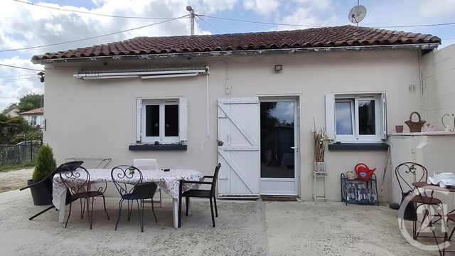 maison à vendre - 4 pièces - 56.0 m2 - SAINTES - 17 - POITOU-CHARENTES - Century 21 Agence De L'Europe