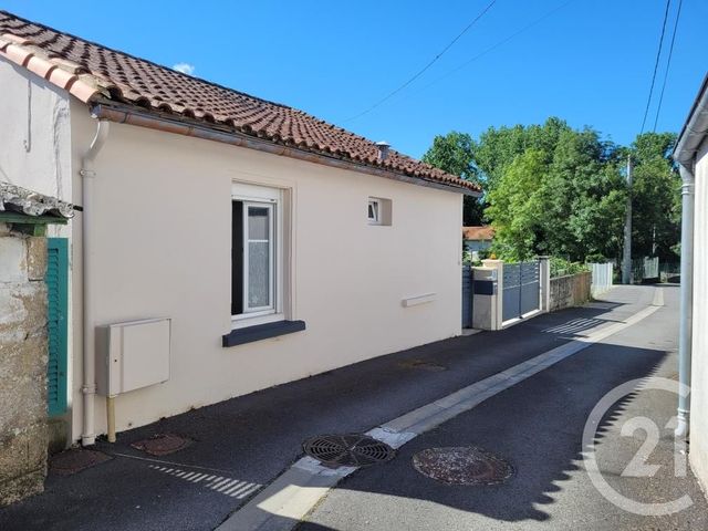 maison à vendre - 4 pièces - 56.0 m2 - SAINTES - 17 - POITOU-CHARENTES - Century 21 Agence De L'Europe