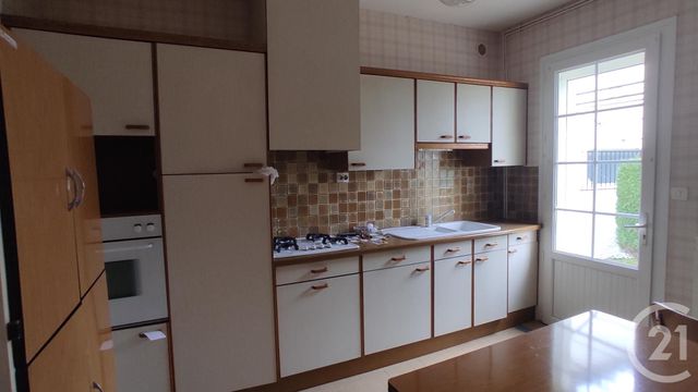 maison à vendre - 8 pièces - 126.0 m2 - SAINTES - 17 - POITOU-CHARENTES - Century 21 Agence De L'Europe