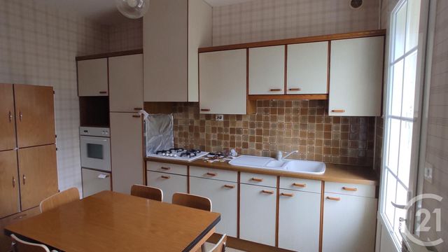 maison à vendre - 8 pièces - 126.0 m2 - SAINTES - 17 - POITOU-CHARENTES - Century 21 Agence De L'Europe