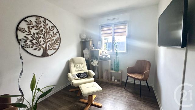 maison à vendre - 4 pièces - 79.0 m2 - SAINTES - 17 - POITOU-CHARENTES - Century 21 Agence De L'Europe