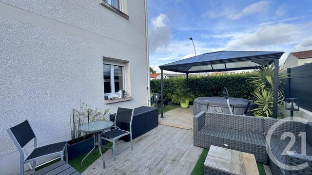 maison à vendre - 4 pièces - 79.0 m2 - SAINTES - 17 - POITOU-CHARENTES - Century 21 Agence De L'Europe