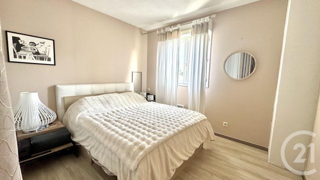 maison à vendre - 4 pièces - 79.0 m2 - SAINTES - 17 - POITOU-CHARENTES - Century 21 Agence De L'Europe