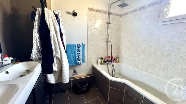 maison à vendre - 4 pièces - 79.0 m2 - SAINTES - 17 - POITOU-CHARENTES - Century 21 Agence De L'Europe