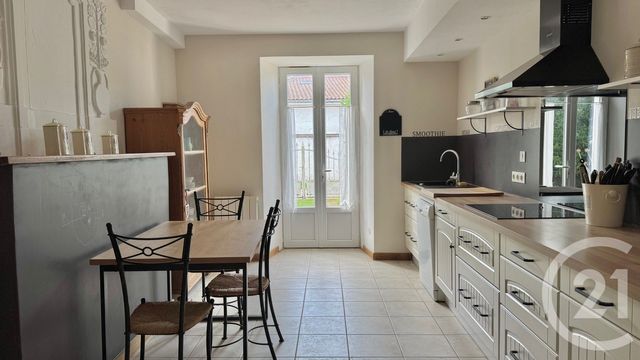 maison à vendre - 6 pièces - 171.0 m2 - CHANIERS - 17 - POITOU-CHARENTES - Century 21 Agence De L'Europe