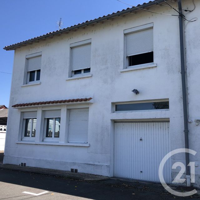 maison à vendre - 5 pièces - 83.0 m2 - SAINTES - 17 - POITOU-CHARENTES - Century 21 Agence De L'Europe