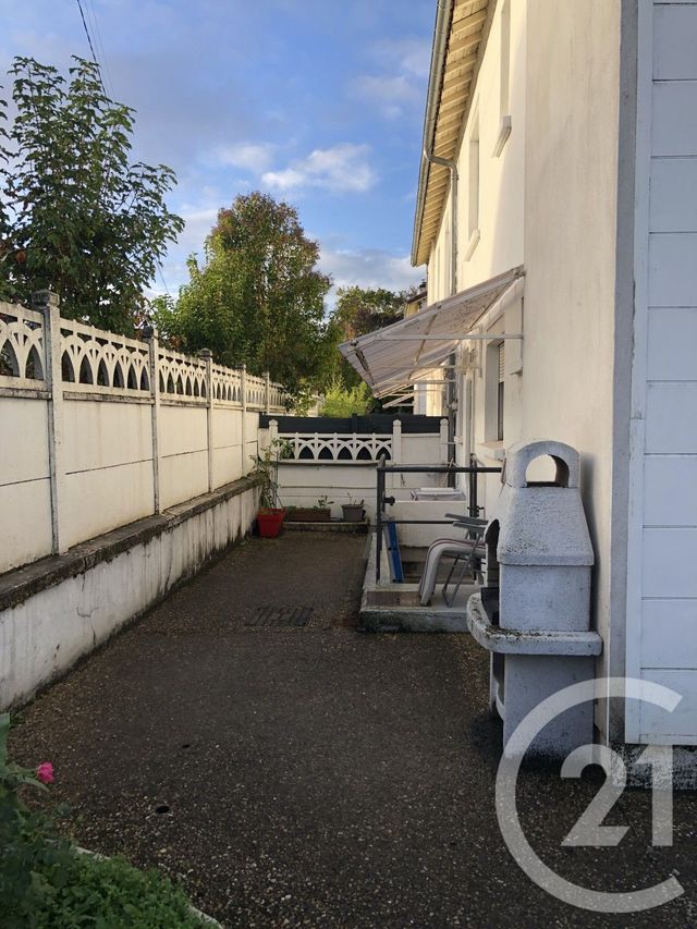 maison à vendre - 5 pièces - 83.0 m2 - SAINTES - 17 - POITOU-CHARENTES - Century 21 Agence De L'Europe