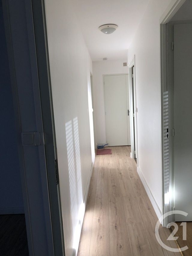 maison à vendre - 5 pièces - 83.0 m2 - SAINTES - 17 - POITOU-CHARENTES - Century 21 Agence De L'Europe