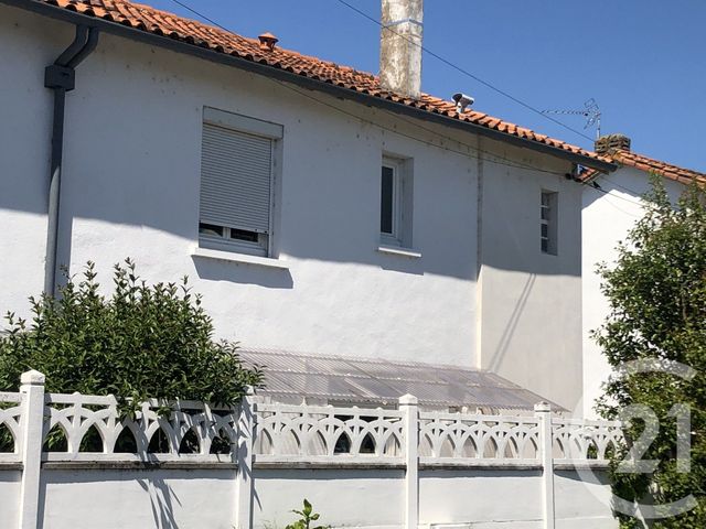 maison à vendre - 5 pièces - 83.0 m2 - SAINTES - 17 - POITOU-CHARENTES - Century 21 Agence De L'Europe