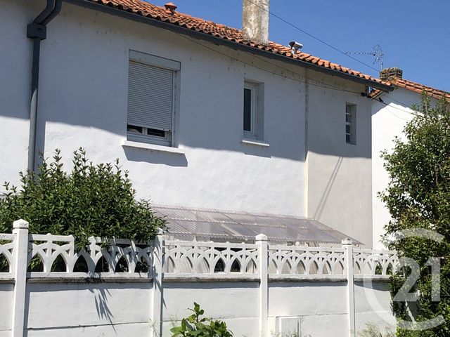 maison à vendre - 5 pièces - 83.0 m2 - SAINTES - 17 - POITOU-CHARENTES - Century 21 Agence De L'Europe