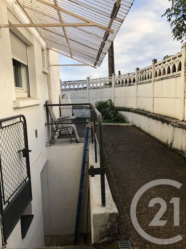 maison à vendre - 5 pièces - 83.0 m2 - SAINTES - 17 - POITOU-CHARENTES - Century 21 Agence De L'Europe