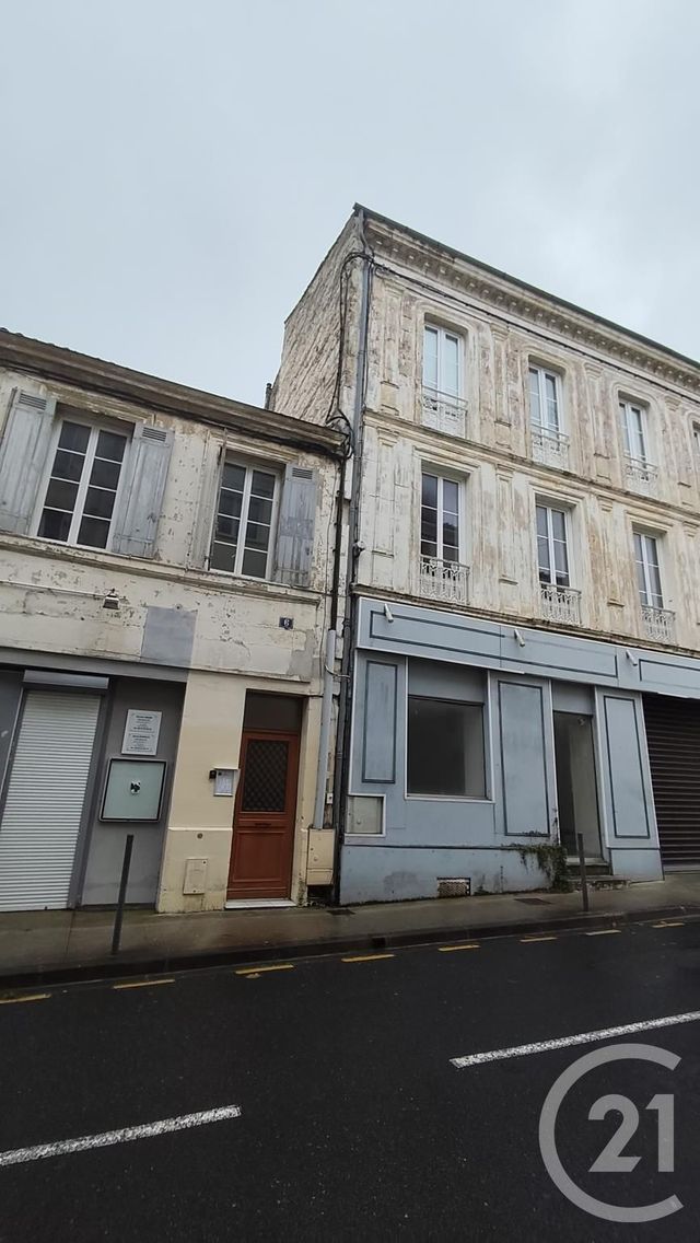 Afficher la photo en grand Appartement F1 bis à vendre - 2 pièces - 32.7 m2 - SAINTES - 17 - POITOU-CHARENTES - Century 21 Agence De L'Europe