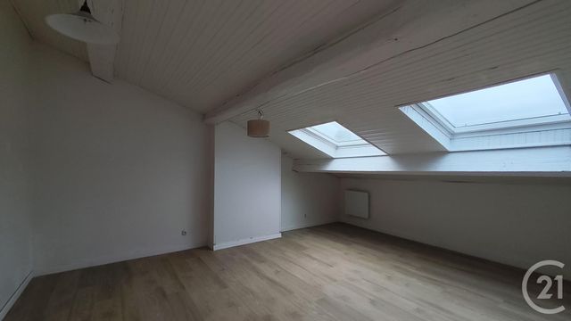 Afficher la photo en grand Appartement F1 bis à vendre - 2 pièces - 32.7 m2 - SAINTES - 17 - POITOU-CHARENTES - Century 21 Agence De L'Europe