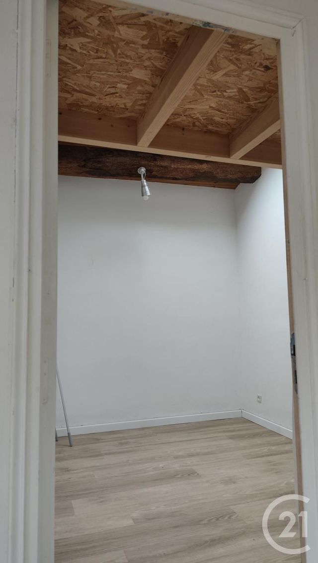 Afficher la photo en grand Appartement F1 bis à vendre - 2 pièces - 32.7 m2 - SAINTES - 17 - POITOU-CHARENTES - Century 21 Agence De L'Europe
