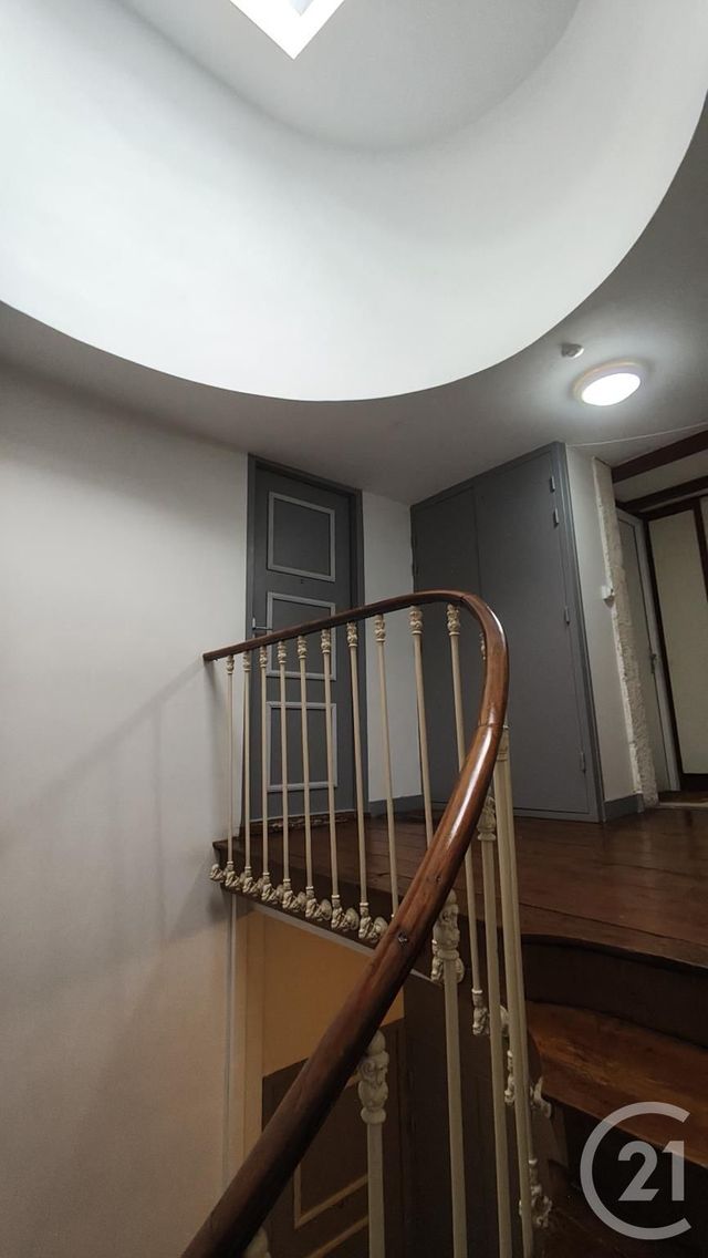 Afficher la photo en grand Appartement F1 bis à vendre - 2 pièces - 32.7 m2 - SAINTES - 17 - POITOU-CHARENTES - Century 21 Agence De L'Europe