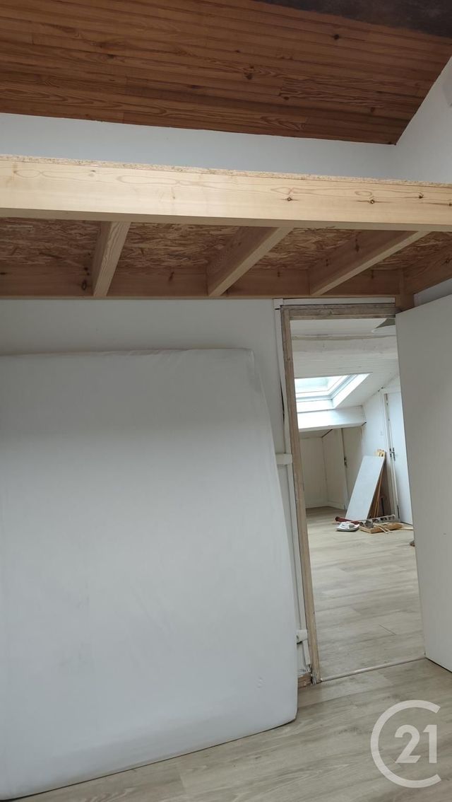 Afficher la photo en grand Appartement F1 bis à vendre - 2 pièces - 32.7 m2 - SAINTES - 17 - POITOU-CHARENTES - Century 21 Agence De L'Europe