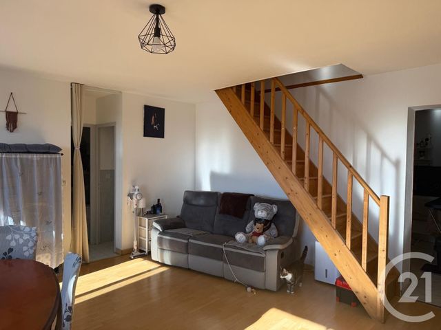 Afficher la photo en grand Appartement à vendre - 2 pièces - 52.8 m2 - SAINTES - 17 - POITOU-CHARENTES - Century 21 Agence De L'Europe