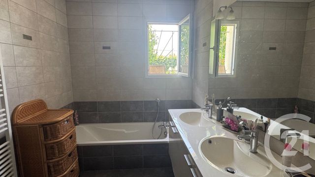 maison à vendre - 5 pièces - 104.2 m2 - ST VAIZE - 17 - POITOU-CHARENTES - Century 21 Agence De L'Europe