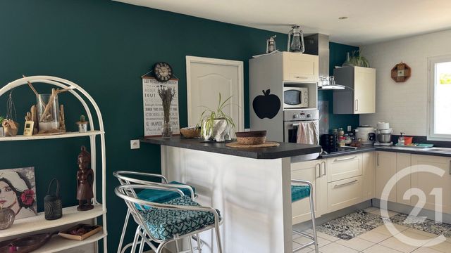 maison à vendre - 5 pièces - 104.2 m2 - ST VAIZE - 17 - POITOU-CHARENTES - Century 21 Agence De L'Europe