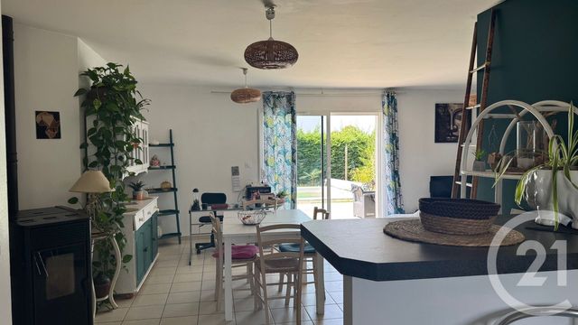 maison à vendre - 5 pièces - 104.2 m2 - ST VAIZE - 17 - POITOU-CHARENTES - Century 21 Agence De L'Europe