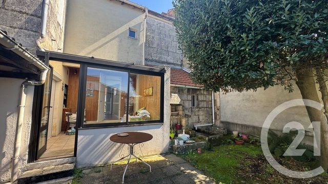 maison à vendre - 4 pièces - 108.4 m2 - SAINTES - 17 - POITOU-CHARENTES - Century 21 Agence De L'Europe