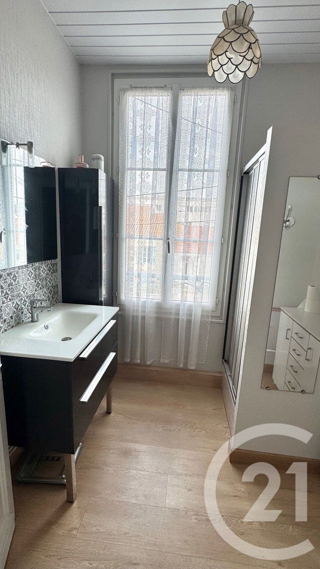 maison à vendre - 4 pièces - 108.4 m2 - SAINTES - 17 - POITOU-CHARENTES - Century 21 Agence De L'Europe