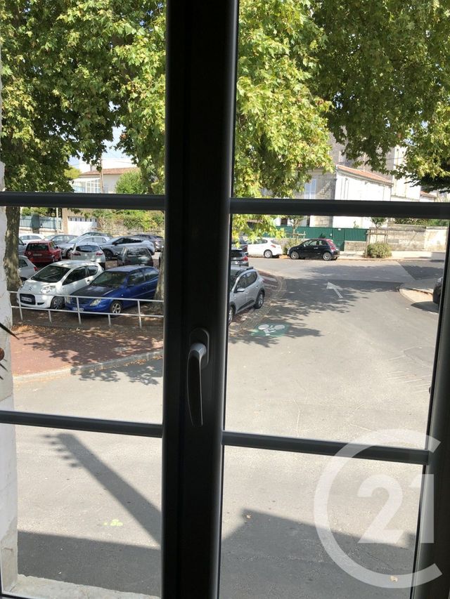 Afficher la photo en grand Appartement à vendre - 6 pièces - 102.94 m2 - SAINTES - 17 - POITOU-CHARENTES - Century 21 Agence De L'Europe