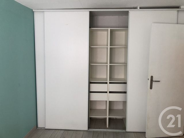 Afficher la photo en grand Appartement à vendre - 6 pièces - 102.94 m2 - SAINTES - 17 - POITOU-CHARENTES - Century 21 Agence De L'Europe