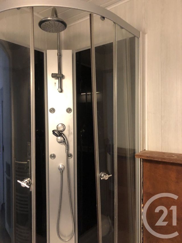 Afficher la photo en grand Appartement à vendre - 6 pièces - 102.94 m2 - SAINTES - 17 - POITOU-CHARENTES - Century 21 Agence De L'Europe