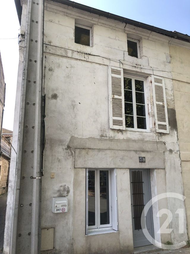 Afficher la photo en grand Appartement à vendre - 6 pièces - 102.94 m2 - SAINTES - 17 - POITOU-CHARENTES - Century 21 Agence De L'Europe