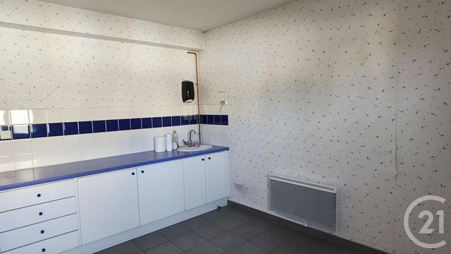 Appartement à vendre - 5 pièces - 86.9 m2 - SAINTES - 17 - POITOU-CHARENTES - Century 21 Agence De L'Europe