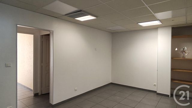 Appartement à vendre - 5 pièces - 86.9 m2 - SAINTES - 17 - POITOU-CHARENTES - Century 21 Agence De L'Europe