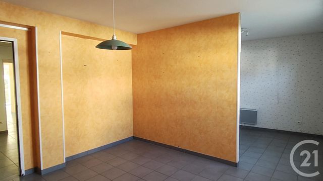 Appartement à vendre - 5 pièces - 86.9 m2 - SAINTES - 17 - POITOU-CHARENTES - Century 21 Agence De L'Europe