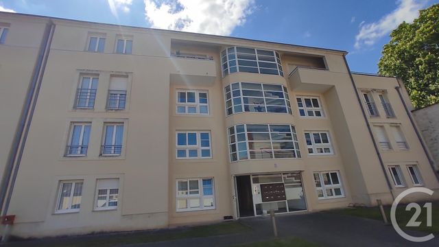 Appartement à vendre - 5 pièces - 86.9 m2 - SAINTES - 17 - POITOU-CHARENTES - Century 21 Agence De L'Europe