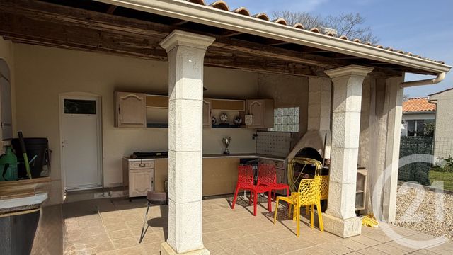 maison à vendre - 4 pièces - 122.3 m2 - MEURSAC - 17 - POITOU-CHARENTES - Century 21 Agence De L'Europe
