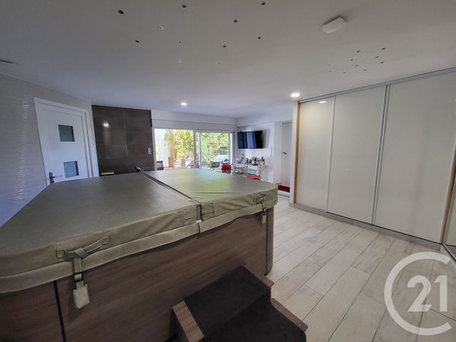 maison à vendre - 5 pièces - 152.0 m2 - SAINTES - 17 - POITOU-CHARENTES - Century 21 Agence De L'Europe