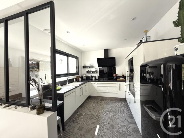 maison à vendre - 4 pièces - 119.46 m2 - SAINTES - 17 - POITOU-CHARENTES - Century 21 Agence De L'Europe