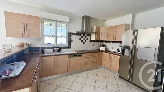 maison à vendre - 7 pièces - 150.78 m2 - CHANIERS - 17 - POITOU-CHARENTES - Century 21 Agence De L'Europe