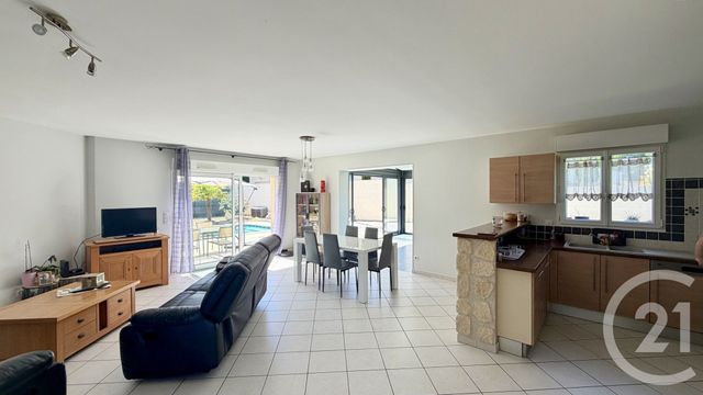 maison à vendre - 7 pièces - 150.78 m2 - CHANIERS - 17 - POITOU-CHARENTES - Century 21 Agence De L'Europe