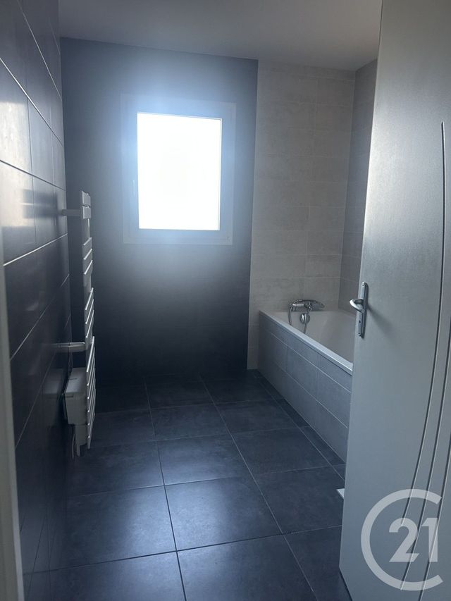 maison à louer - 4 pièces - 105.0 m2 - LES GONDS - 17 - POITOU-CHARENTES - Century 21 Agence De L'Europe