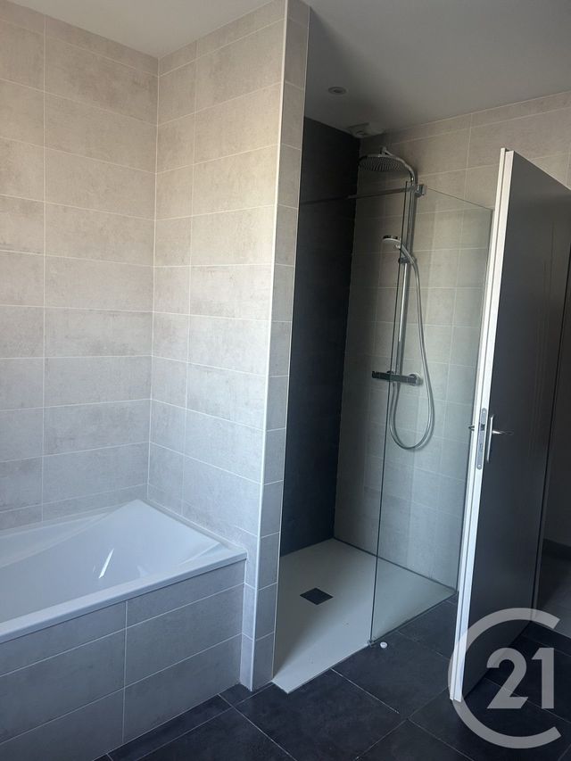 maison à louer - 4 pièces - 105.0 m2 - LES GONDS - 17 - POITOU-CHARENTES - Century 21 Agence De L'Europe