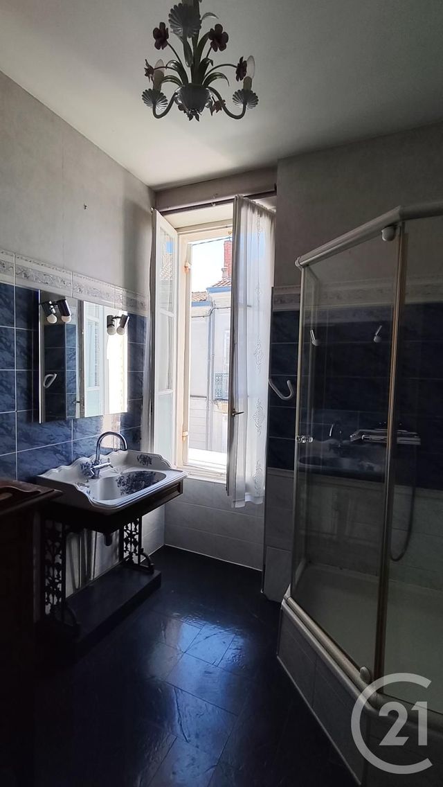 maison à vendre - 5 pièces - 120.0 m2 - SAINTES - 17 - POITOU-CHARENTES - Century 21 Agence De L'Europe